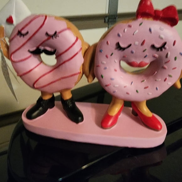 Nwt Donut Male & Female Pink donut decor.Cupcake & Cashmere donut Statue. - Picture 3 of 4